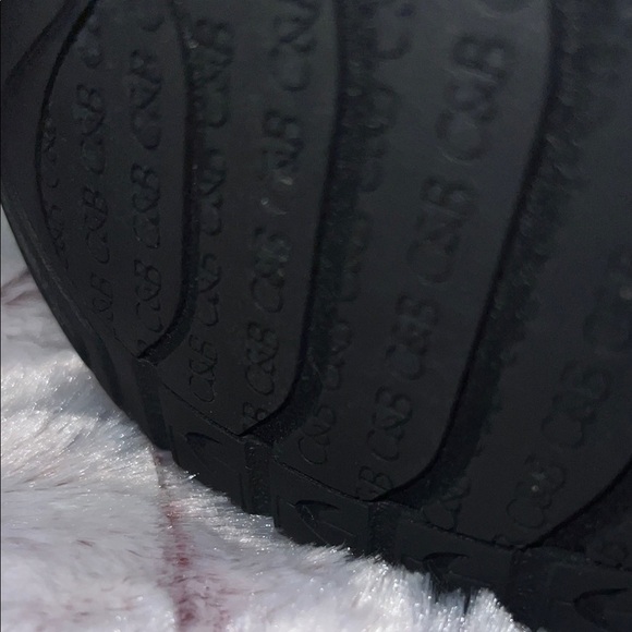 Croft &‎ Barrow Black Women’s Closed-Toe Sandals for Active Wear - Picture 16 of 16